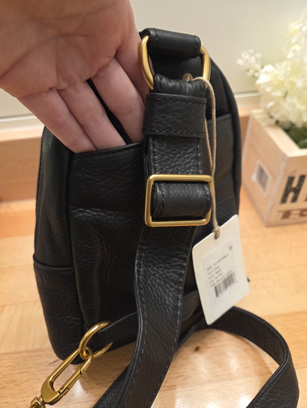 HOBO Fern Sling Bag Black Pebbled Leather Crossbody Bag - Picture 5 of 10